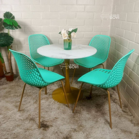 Comedor Médanos: Mesa Tulip Gold + Sillas Panali