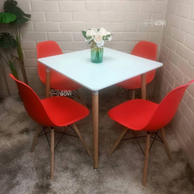 Comedor Merida Mesa Cuadrada 80x80cm  y Sillas Eames