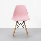 Silla Eames DSW Polipropileno Patas de Madera Haya · Silla Eames
