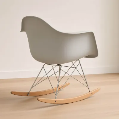 Silla Mecedora Eames con Brazos Lactancia Haya Alemana
