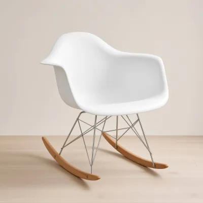 Silla Mecedora Eames con Brazos Lactancia Haya Alemana