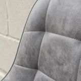 Silla Capitoné Ecocuero Vintage Patas de Madera de Haya